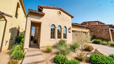 80450 Platinum Wy in La Quinta, CA - Foto de edificio - Building Photo