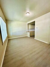 573 N Minaret Ave in Turlock, CA - Foto de edificio - Building Photo