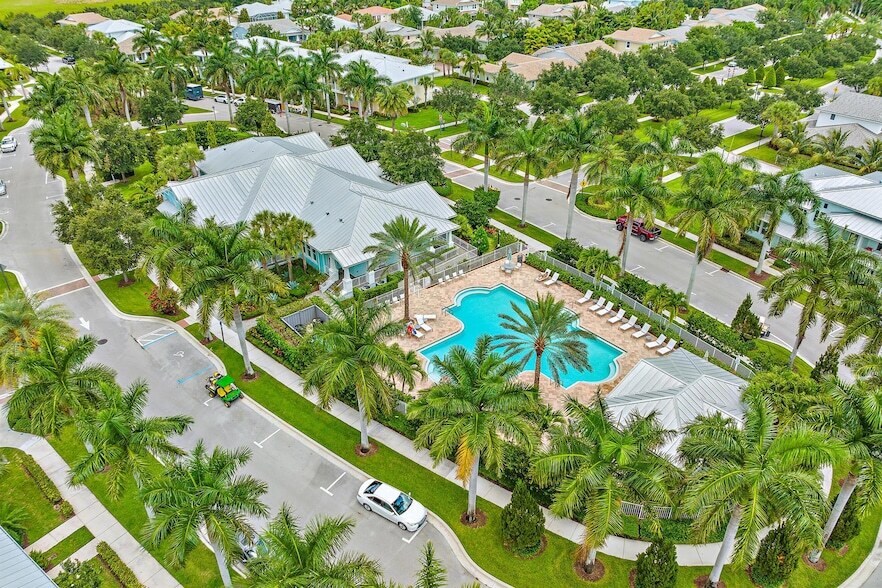 1130 Sweet Hill Dr in Jupiter, FL - Building Photo