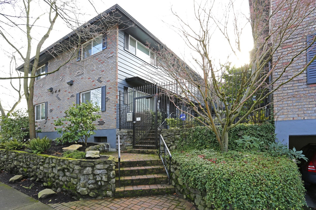 Lloyd District Condominium in Portland, OR - Building Photo