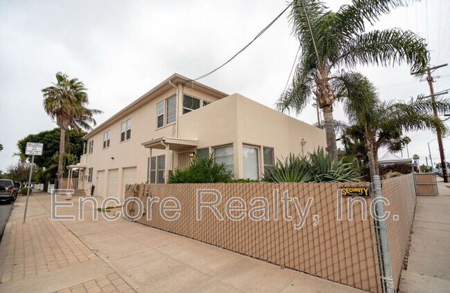 2168 Bacon St in San Diego, CA - Building Photo - Building Photo