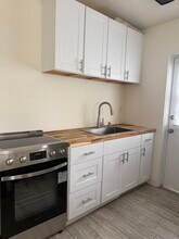 11105 1st St E, Unit 2 in Treasure Island, FL - Foto de edificio - Building Photo