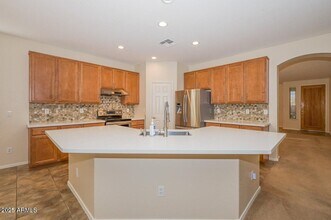 8781 W Hayward Ave in Glendale, AZ - Foto de edificio - Building Photo