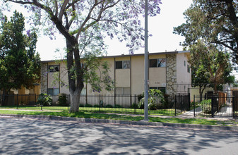 122 E Wakefield Ave in Anaheim, CA - Building Photo - Building Photo