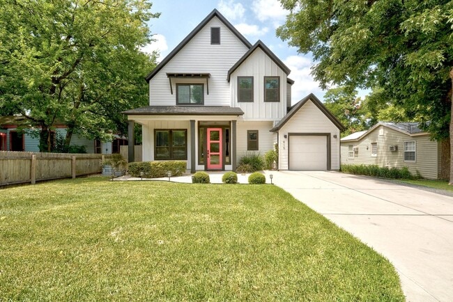 property at 915 E 49th St