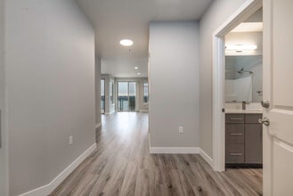 One Saint Helens Apartments in Tacoma, WA - Foto de edificio - Building Photo