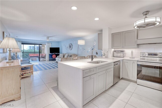 3462 Hancock Bridge Pkwy in North Fort Myers, FL - Foto de edificio - Building Photo