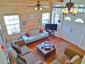 123 Nicole Ln in Smithville, TX - Foto de edificio - Building Photo