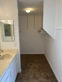 9370 Twin Trails Dr, Unit 203 in San Diego, CA - Building Photo - Building Photo