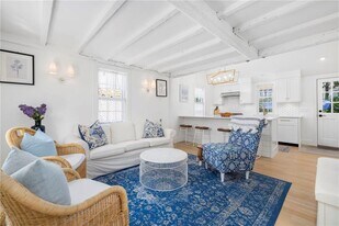 36 William St in Newport, RI - Building Photo