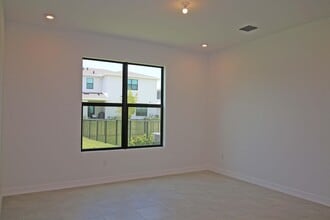 14050 SW Thorens Dr in Port St. Lucie, FL - Building Photo - Building Photo