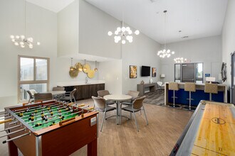 Ascent Apartment Homes in Los Alamitos, CA - Foto de edificio - Interior Photo