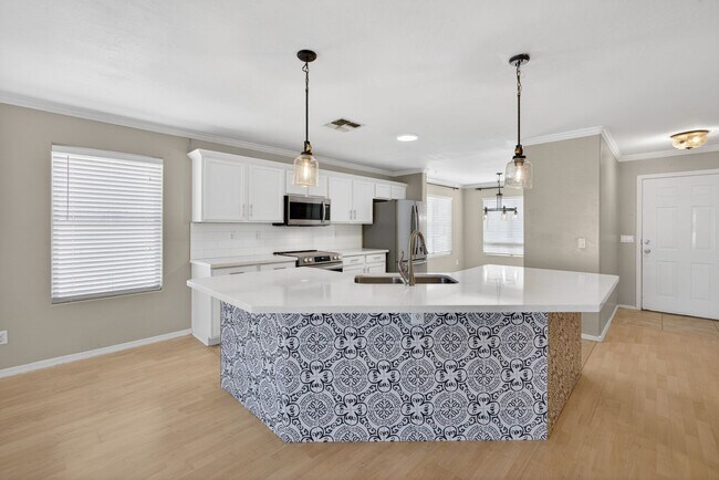 property at 1944 E Aloe Pl