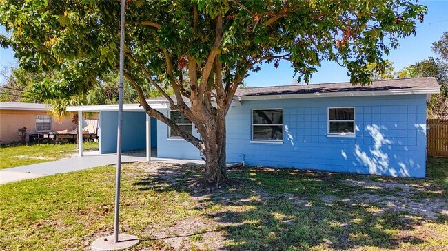 4716 Town N Country Blvd in Tampa, FL - Building Photo - Building Photo