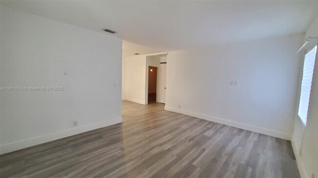 275 NW 46th St in Miami, FL - Building Photo - Building Photo