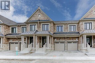 53 Velvet Dr in Whitby, ON - Building Photo