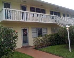 132 Sussex G in West Palm Beach, FL - Building Photo - Building Photo