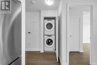 30 Shore Breeze Dr in Toronto, ON - Building Photo - Building Photo