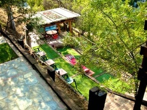 8561 Cole Crest Dr in Los Angeles, CA - Building Photo - Building Photo