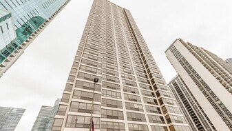 360 E Randolph St, Unit 3402 in Chicago, IL - Building Photo