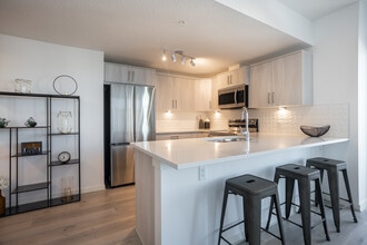 The Hat 122 Street in Edmonton, AB - Building Photo - Interior Photo