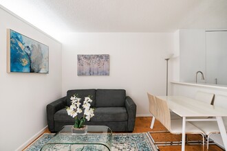 230 W 55th St in New York, NY - Building Photo - Building Photo