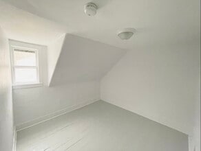 167 Pleasant St, Unit Apt 2 in Northfield, VT - Foto de edificio - Building Photo