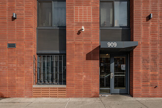 909 Atlantic Ave in Brooklyn, NY - Building Photo - Building Photo