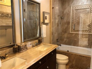 200 Paris Ln in Newport Beach, CA - Building Photo - Building Photo