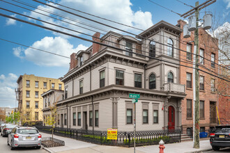 72 Wayne St in Jersey City, NJ - Building Photo - Building Photo