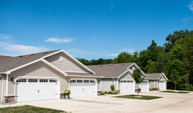 Redwood Medina in Medina, OH - Foto de edificio - Building Photo