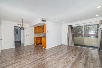 14950 Burbank Blvd in Sherman Oaks, CA - Building Photo - Interior Photo