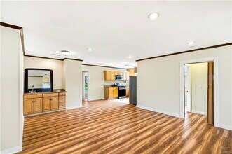 5204 Etiwanda Ave in Los Angeles, CA - Building Photo - Building Photo