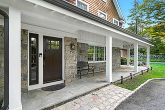 548 Anderson Hill Rd in Harrison, NY - Building Photo - Building Photo