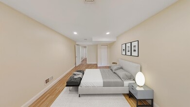 126 Calumet St, Unit 1 in Boston, MA - Foto de edificio - Building Photo