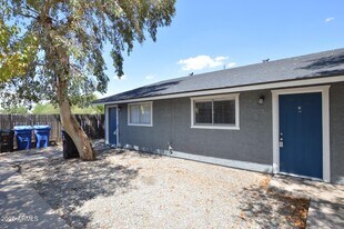 3004 E Waltann Ln in Phoenix, AZ - Building Photo