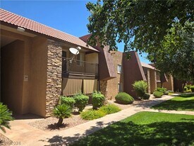 5081 River Glen Dr in Las Vegas, NV - Building Photo