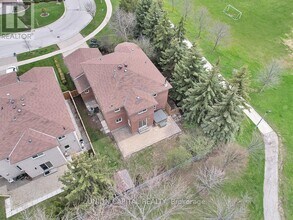 11 Coldstream Crescent in Richmond Hill, ON - Building Photo - Building Photo