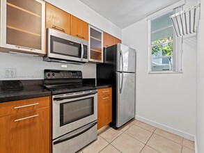 750 NE 64th St in Miami, FL - Building Photo - Building Photo