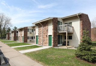 Evergreen Apartments in Stevens Point, WI - Foto de edificio - Building Photo