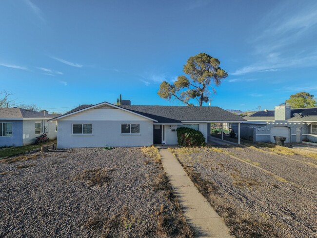 property at 814 W 10th St
