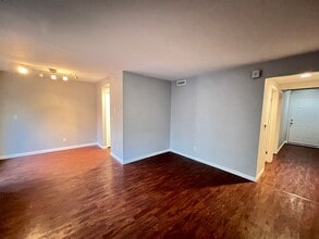 Bothell Landing Condo in Bothell, WA - Building Photo - Building Photo