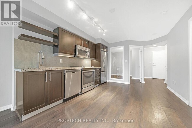 400-400 Adelaide St E in Toronto, ON - Building Photo - Building Photo
