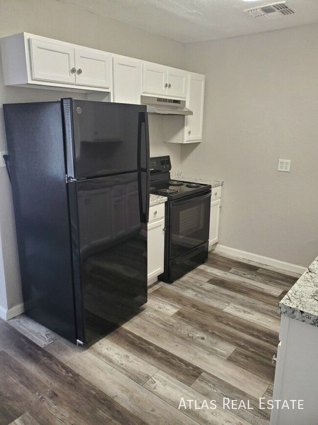 property at 606 N Center St