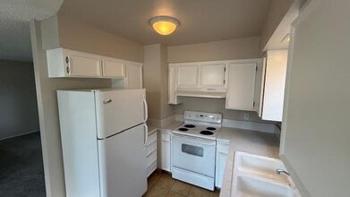 2255 N Meridian Ave in Fresno, CA - Building Photo - Building Photo