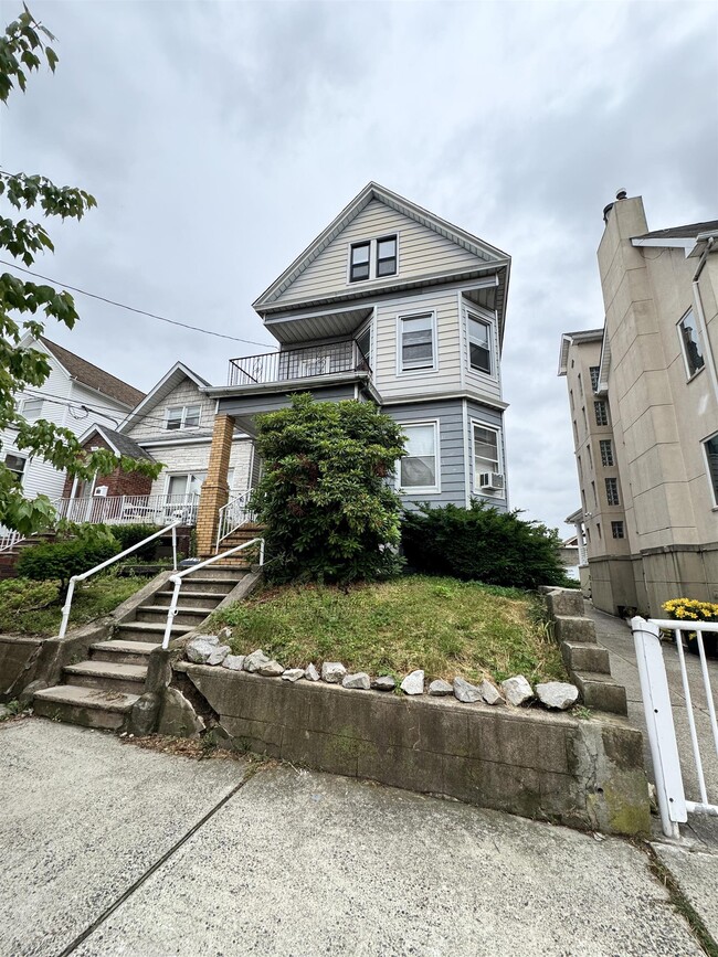 property at 136 W 25th St
