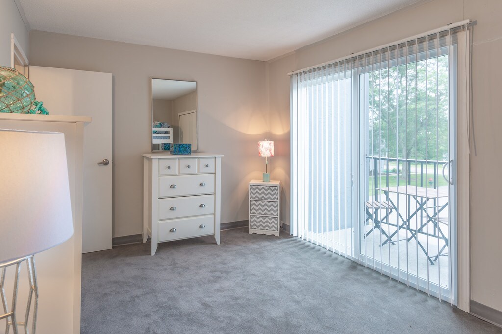 Whitewood Townhome & Loft Apartments Twinsburg, OH Apartments