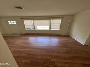 10 Grove Pl in Albany, NY - Building Photo - Building Photo