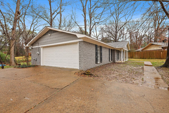 907 Wildwood Dr in Clinton, MS - Building Photo - Building Photo