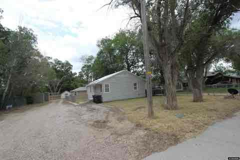 730 S 3rd St in Glenrock, WY - Building Photo